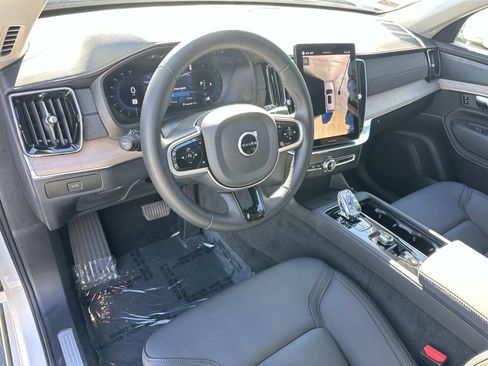 Certified 2025 Volvo XC90 B6 Plus w/ Protection Package Premier image 9