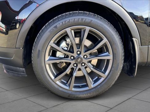 Used 2018 Ford Explorer XLT w/ Equipment Group 202A image 11