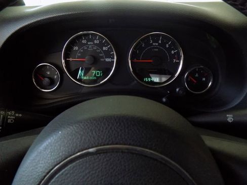 Used 2014 Jeep Wrangler Unlimited Sahara w/ Connectivity Group AWD/4WD image 19