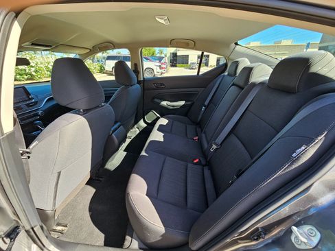 Used 2024 Nissan Altima 2.5 SV image 18