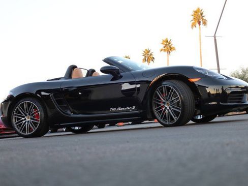 Used 2018 Porsche 718 Boxster S image 13