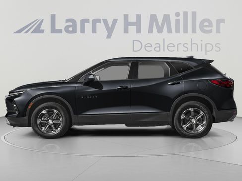 Used 2024 Chevrolet Blazer LT w/ Redline Edition FWD image 3