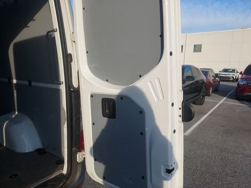 Used 2021 Mercedes-Benz Sprinter 1500 image 18