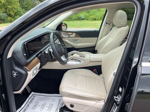 Certified 2024 Mercedes-Benz GLS 450 4MATIC image 9