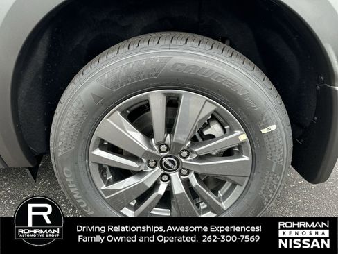 New 2025 Nissan Pathfinder SV w/ Black Appearance Package image 5