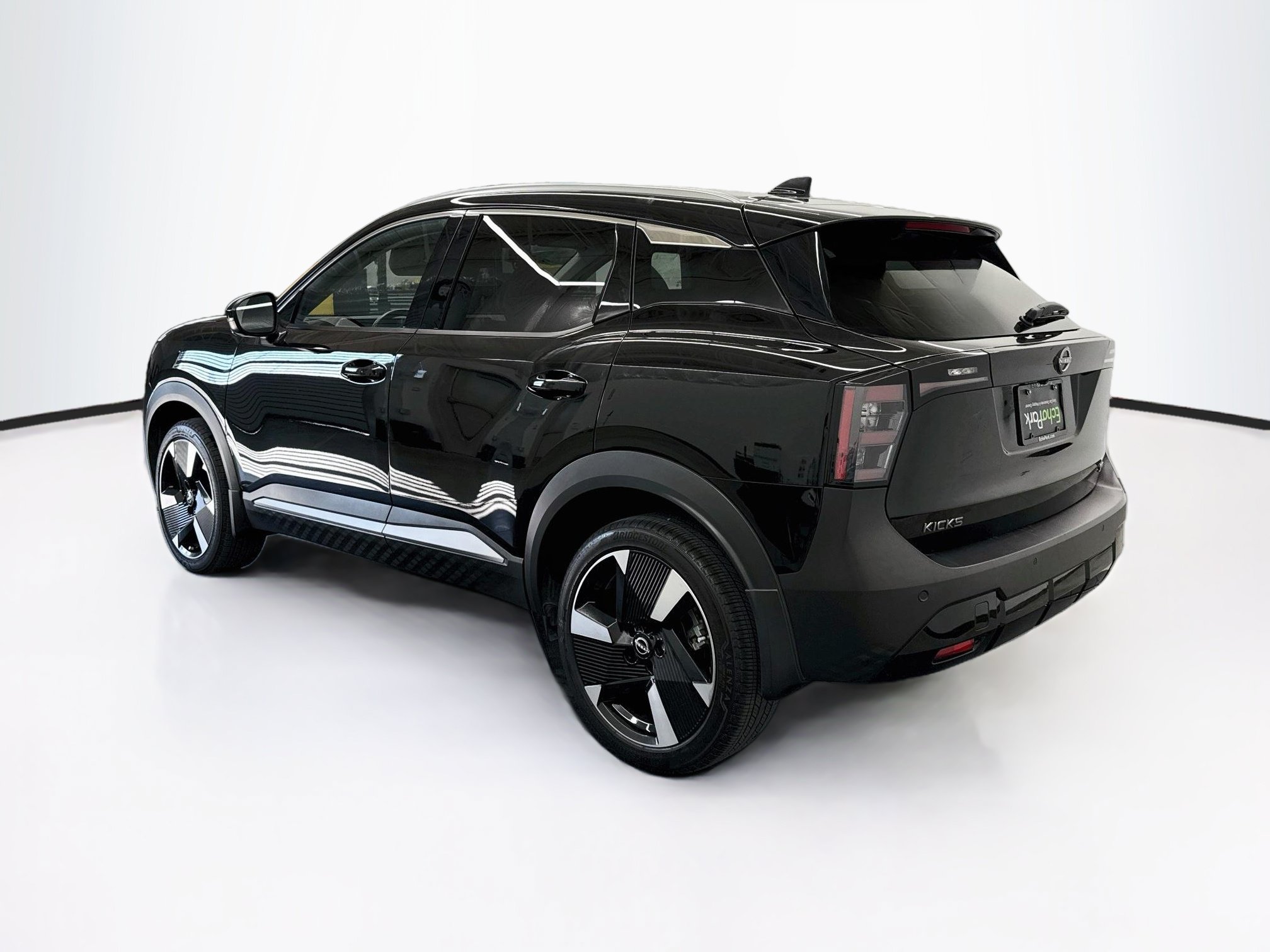 Used 2025 Nissan Kicks SR FWD image 5
