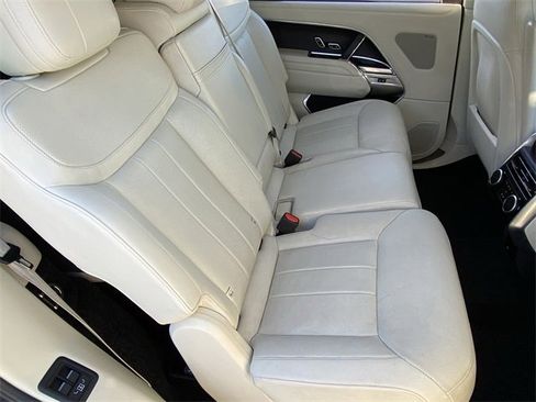 Used 2023 Land Rover Range Rover Long Wheelbase SE image 21