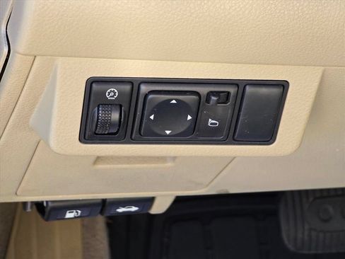 Used 2007 Nissan Versa Sedan FWD image 7