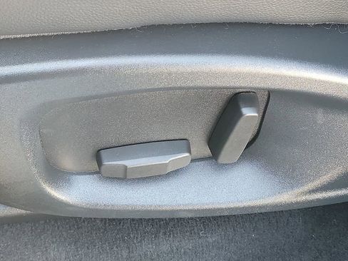 Used 2018 Jaguar F-PACE Premium image 27