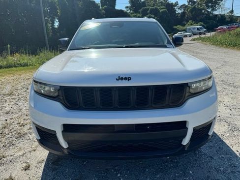 Used 2022 Jeep Grand Cherokee L Laredo AWD/4WD image 2