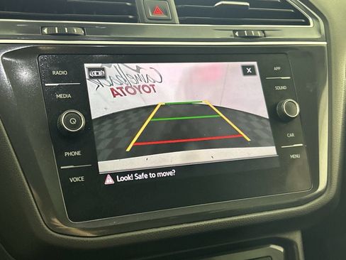 Used 2022 Volkswagen Tiguan SE FWD image 19