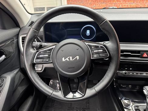 Used 2024 Kia Seltos S FWD image 13