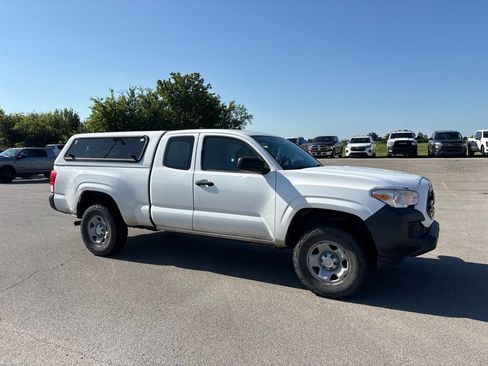 Used 2016 Toyota Tacoma SR RWD image 1