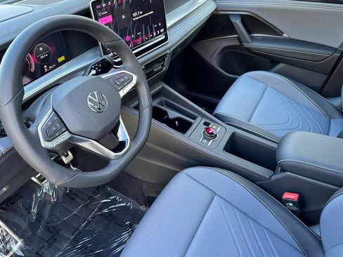 New 2026 Volkswagen Tiguan SE R-Line image 9