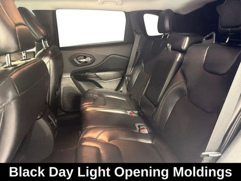 Used 2021 Jeep Cherokee Latitude Plus image 11