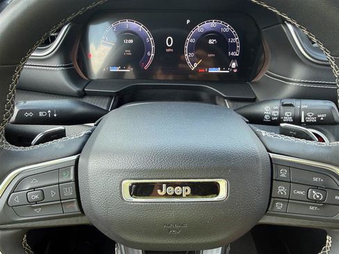 Used 2023 Jeep Grand Cherokee L Laredo AWD/4WD image 20