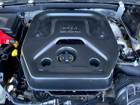 Used 2024 Jeep Wrangler Unlimited Sahara AWD/4WD image 32