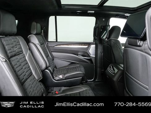 Certified 2026 Cadillac Escalade ESV Platinum Sport w/ LPO, ONYX Package AWD/4WD image 23