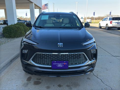 Used 2024 Buick Encore GX Avenir w/ Avenir Technology Package image 8