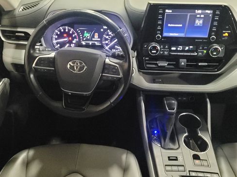 Used 2020 Toyota Highlander XLE image 22