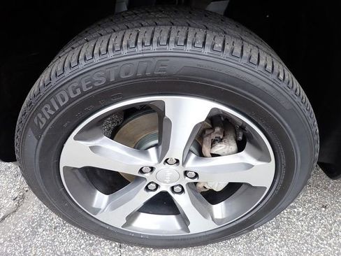 Used 2023 Jeep Grand Cherokee Limited image 11