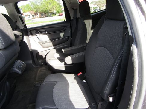 Used 2013 Chevrolet Traverse LT image 12