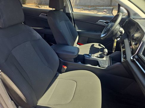 Used 2025 Kia Sportage LX FWD image 10