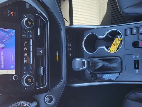 Used 2024 Toyota Highlander XLE image 15