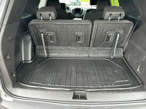 Used 2023 Chevrolet Traverse LT FWD image 12