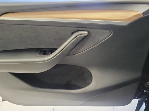 Used 2025 Tesla Model Y Long Range RWD image 16