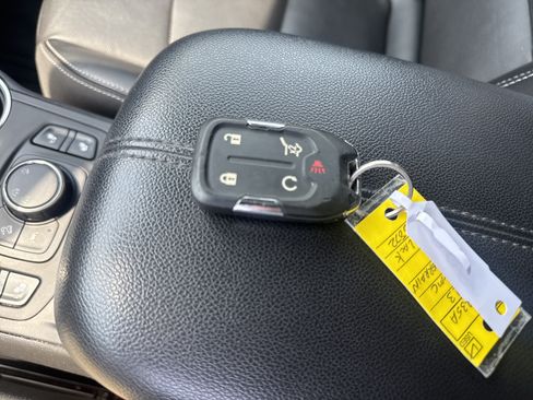 Used 2023 GMC Terrain SLT AWD/4WD image 28
