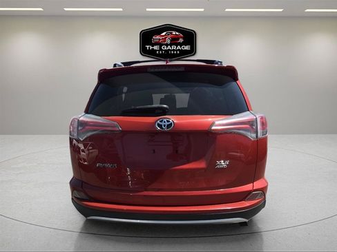 Used 2016 Toyota RAV4 XLE AWD/4WD image 4