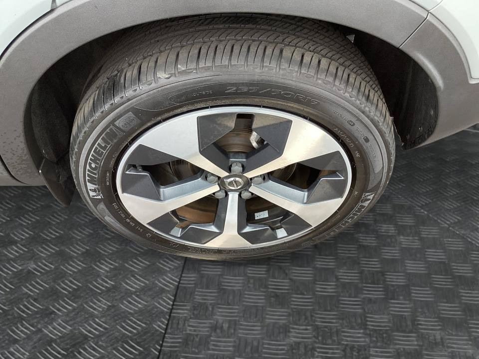 Certified 2024 Volvo XC40 B5 Plus AWD/4WD image 26