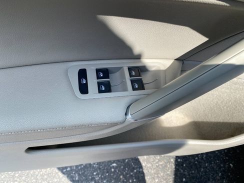 Used 2021 Volkswagen Golf 4-Door FWD image 12