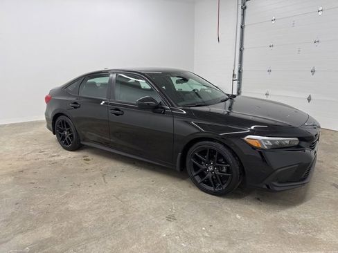 Used 2023 Honda Civic Sport image 3