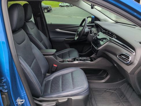 Certified 2022 Chevrolet Bolt EUV LT w/ Convenience Package FWD image 27