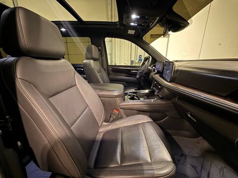 Used 2025 Chevrolet Tahoe Z71 w/ Comfort Package AWD/4WD image 33