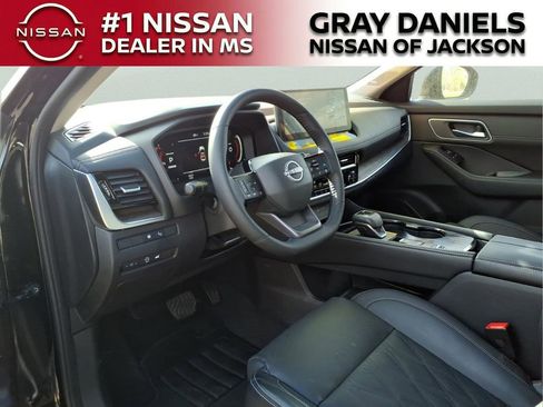 Certified 2025 Nissan Rogue Platinum w/ Platinum Premium Package image 11