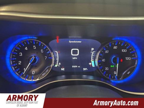 Used 2024 Chrysler Pacifica Touring-L image 15