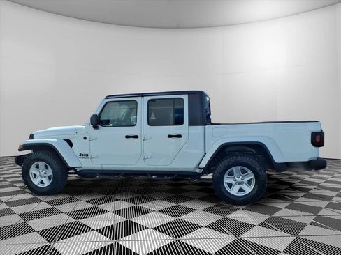 Used 2022 Jeep Gladiator Sport AWD/4WD image 9