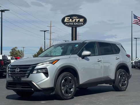 Used 2024 Nissan Rogue SV image 1