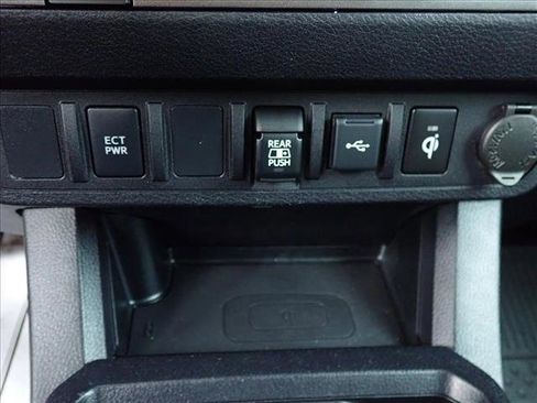 Used 2021 Toyota Tacoma TRD Off-Road image 18