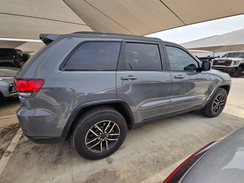 Used 2019 Jeep Grand Cherokee Trailhawk w/ Trailhawk Luxury Group AWD/4WD image 9