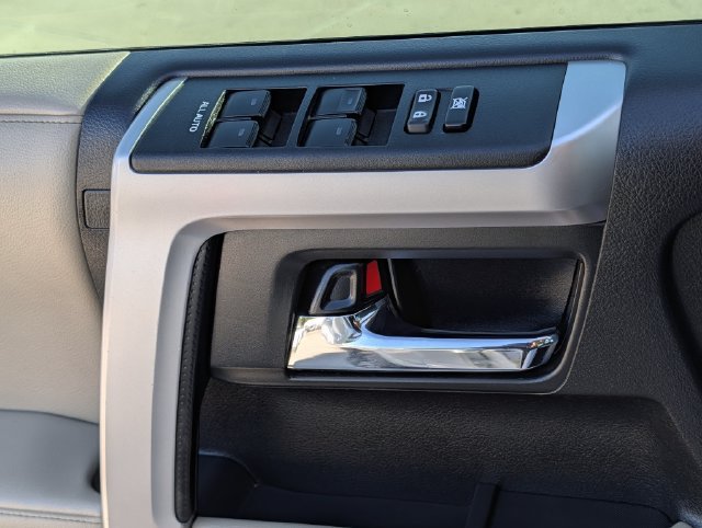 Used 2023 Toyota 4Runner Limited AWD/4WD image 25