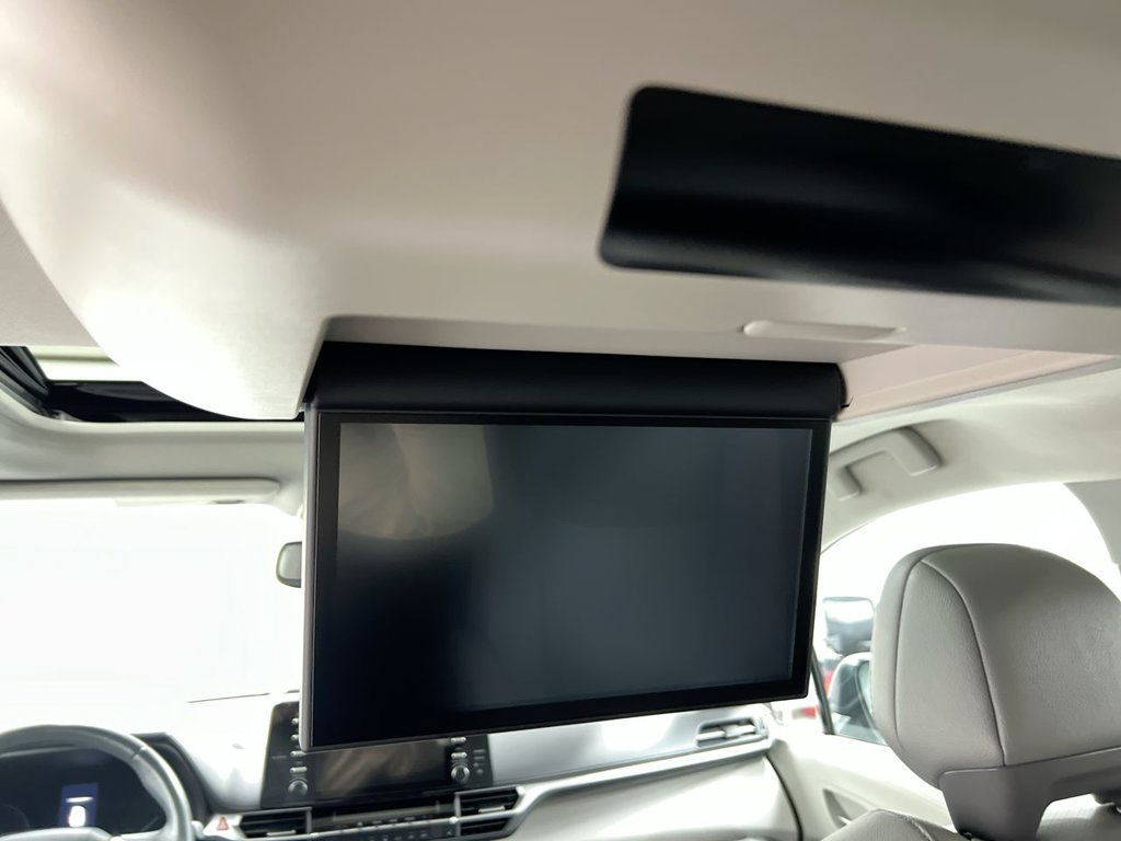Used 2024 Toyota Sienna XLE w/ XLE Plus Package AWD/4WD image 31