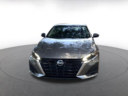 Used 2025 Nissan Altima 2.5 SV image 2