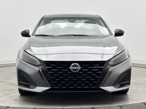 Used 2024 Nissan Altima 2.5 SR FWD image 2
