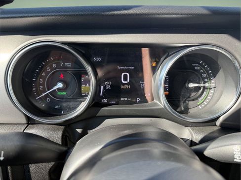 Used 2023 Jeep Wrangler Unlimited w/ Cold Weather Group AWD/4WD image 9
