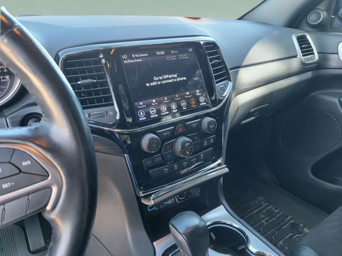 Used 2020 Jeep Grand Cherokee Altitude AWD/4WD image 22