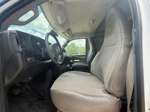 Used 2017 Chevrolet Express 2500 RWD image 9